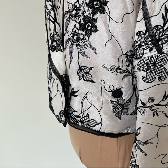 Absolut by Zebra White Silk Black Floral Embroidered Lagenlook Jacket EUC 3/XL - Picture 6 of 10